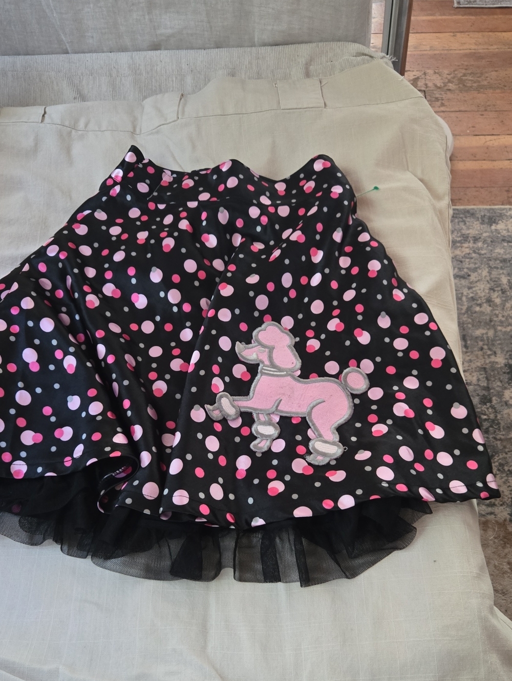 50s Poodle Skirt. Girls Pink Polka Dot Circle Skirt with Poodle Applique